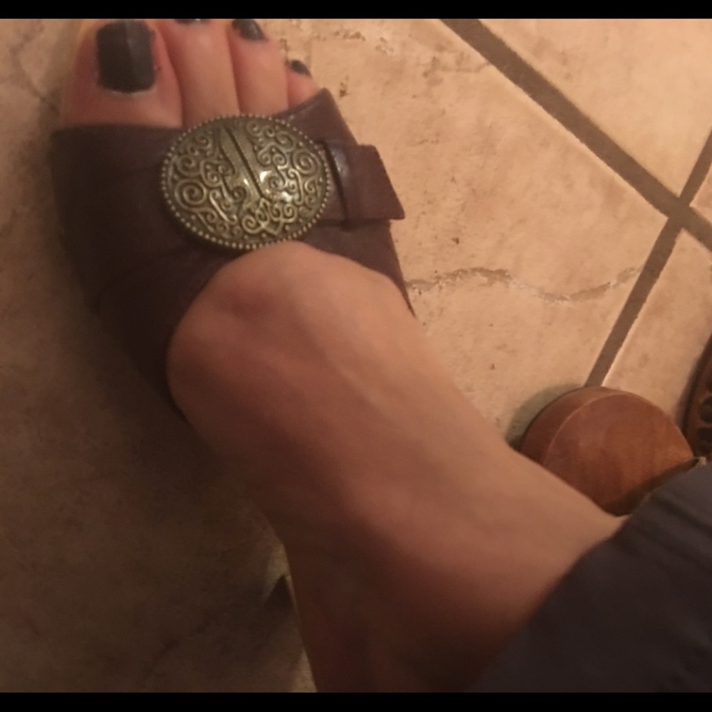 Frye brown sandals size 6